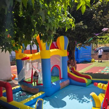 Momentos mágicos brilhantes - Viseu - Aluguer de Insufláveis para Festas