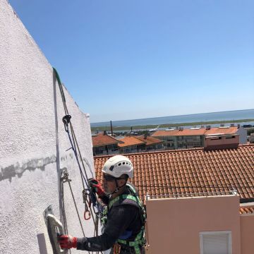 DINIZ WORKTEC SERVICOS ESPECIALIZADOS EM ALTUTA - Setúbal - Instalação de Escadas