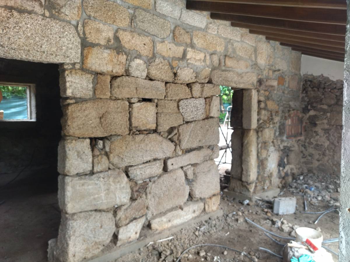 Alberto Almeida - Póvoa de Varzim - Tile Repair