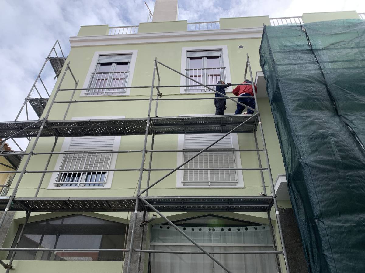 Jose Garcia - Peniche - Instalação, Reparação ou Remoção de Revestimento de Parede