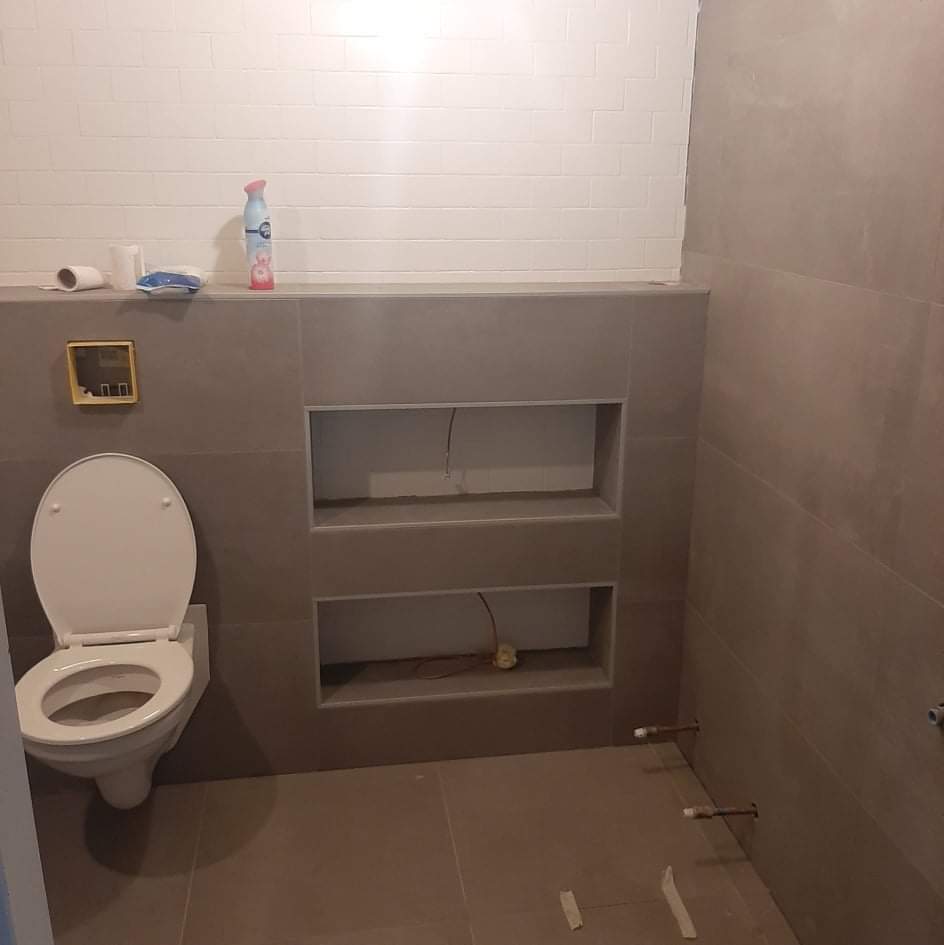 Krisztian Kaiser - Almada - Concrete Flooring Installation