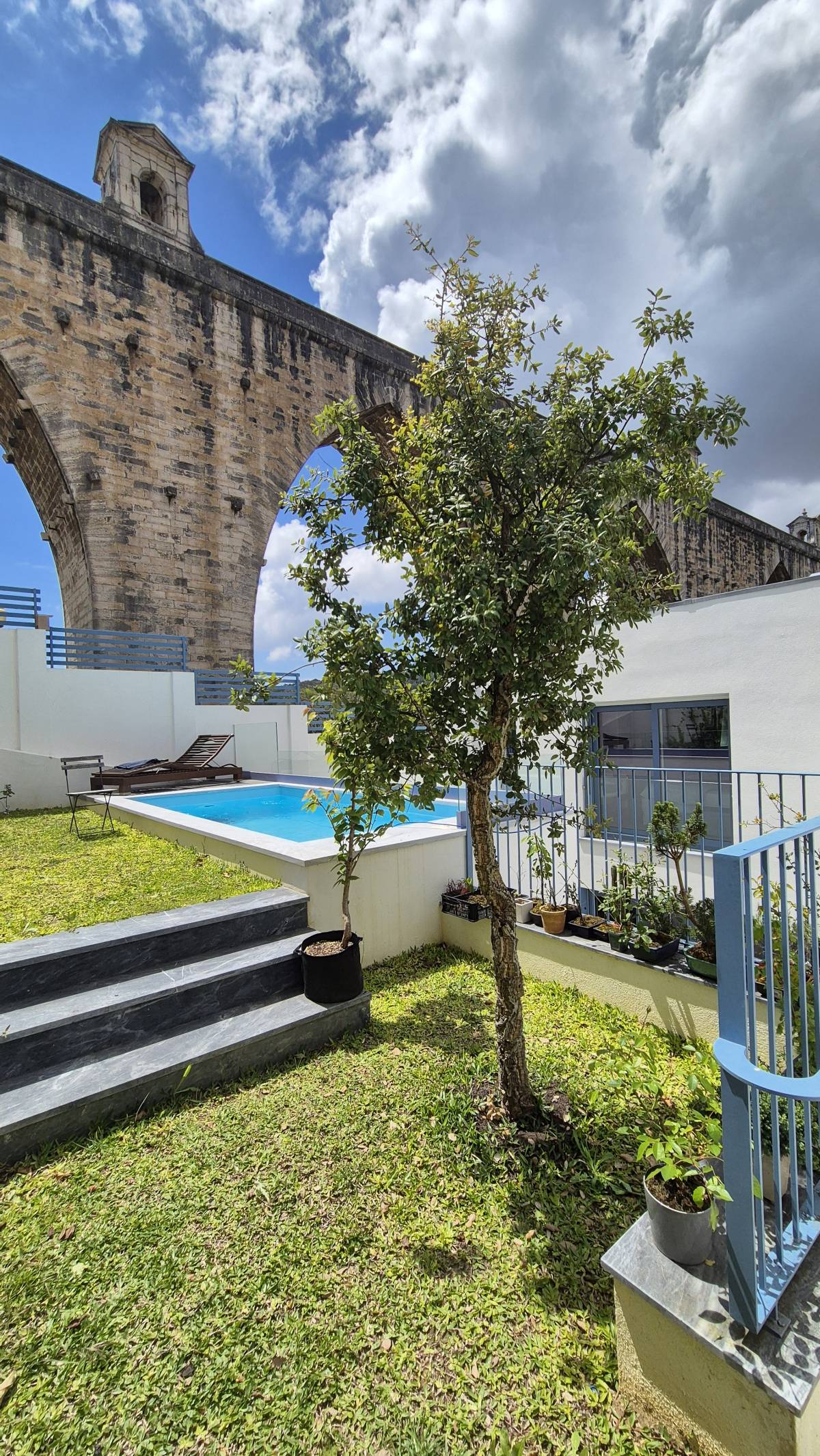 JMC Jardins - Oeiras - Pose de gazon en rouleaux