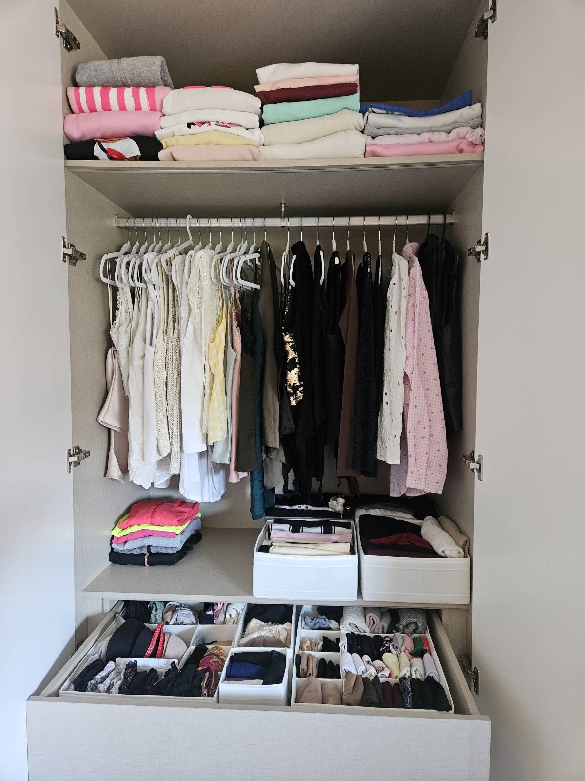 Márcia Maio - Organizadora Profissional - Vila do Conde - Kleiderschrank ordnen / organisieren