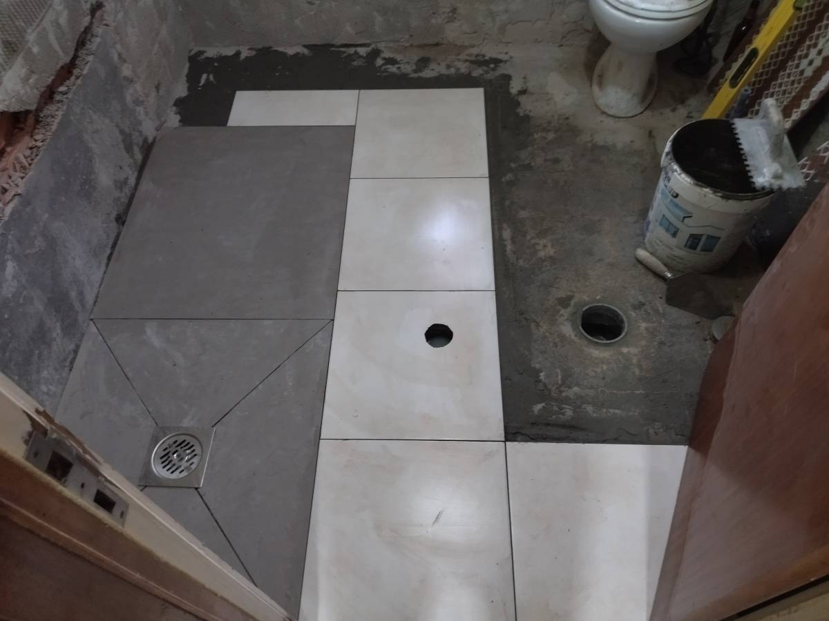 Alberto Almeida - Póvoa de Varzim - Tile Installation