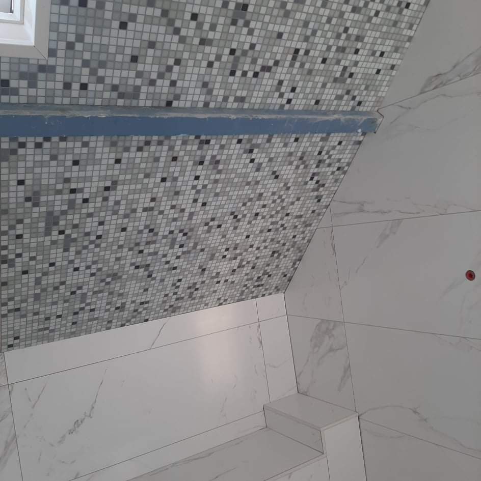 Krisztian Kaiser - Almada - Floor Tiling