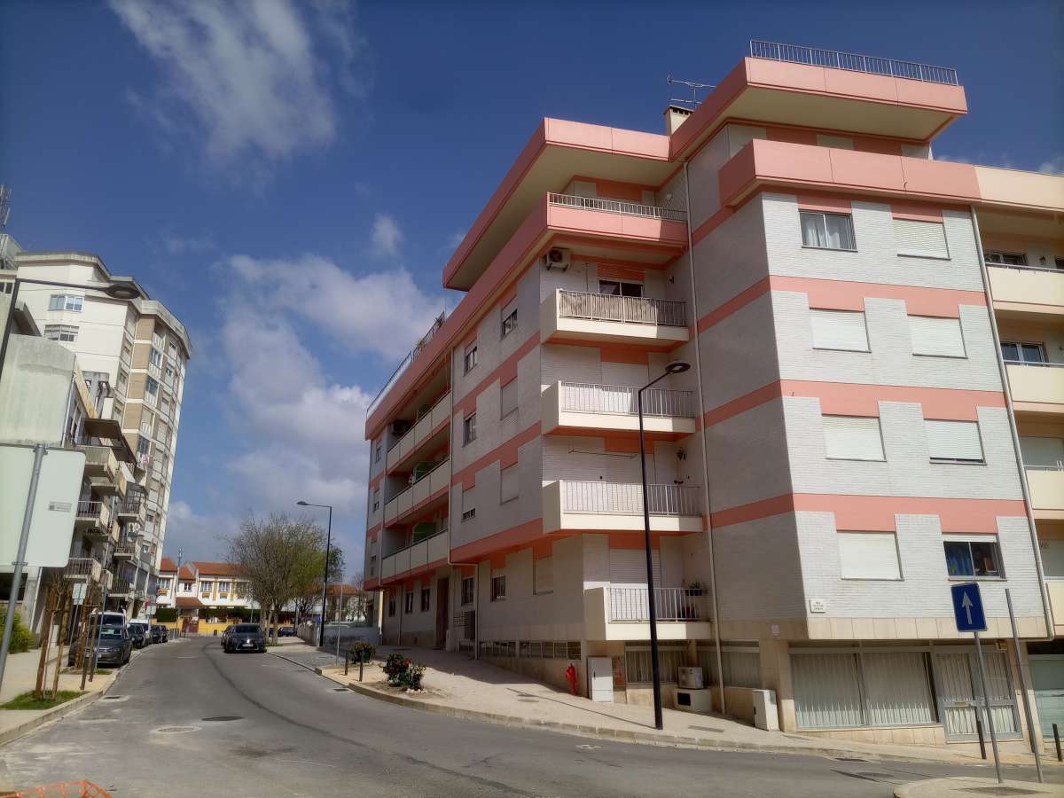 REALIZA EXCELENTE - Vila Franca de Xira - Instalação de Pavimento em Betão