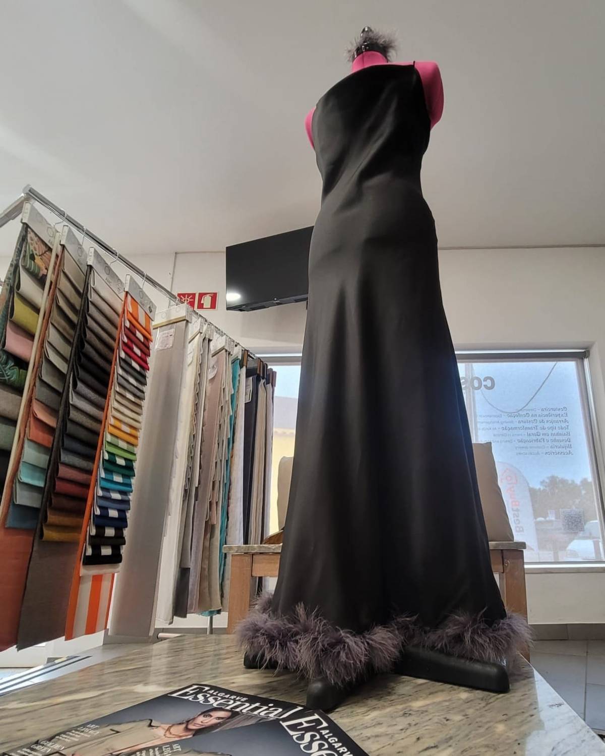 Dennyse Martinez - Loulé - Picture Hanging and Art Installation