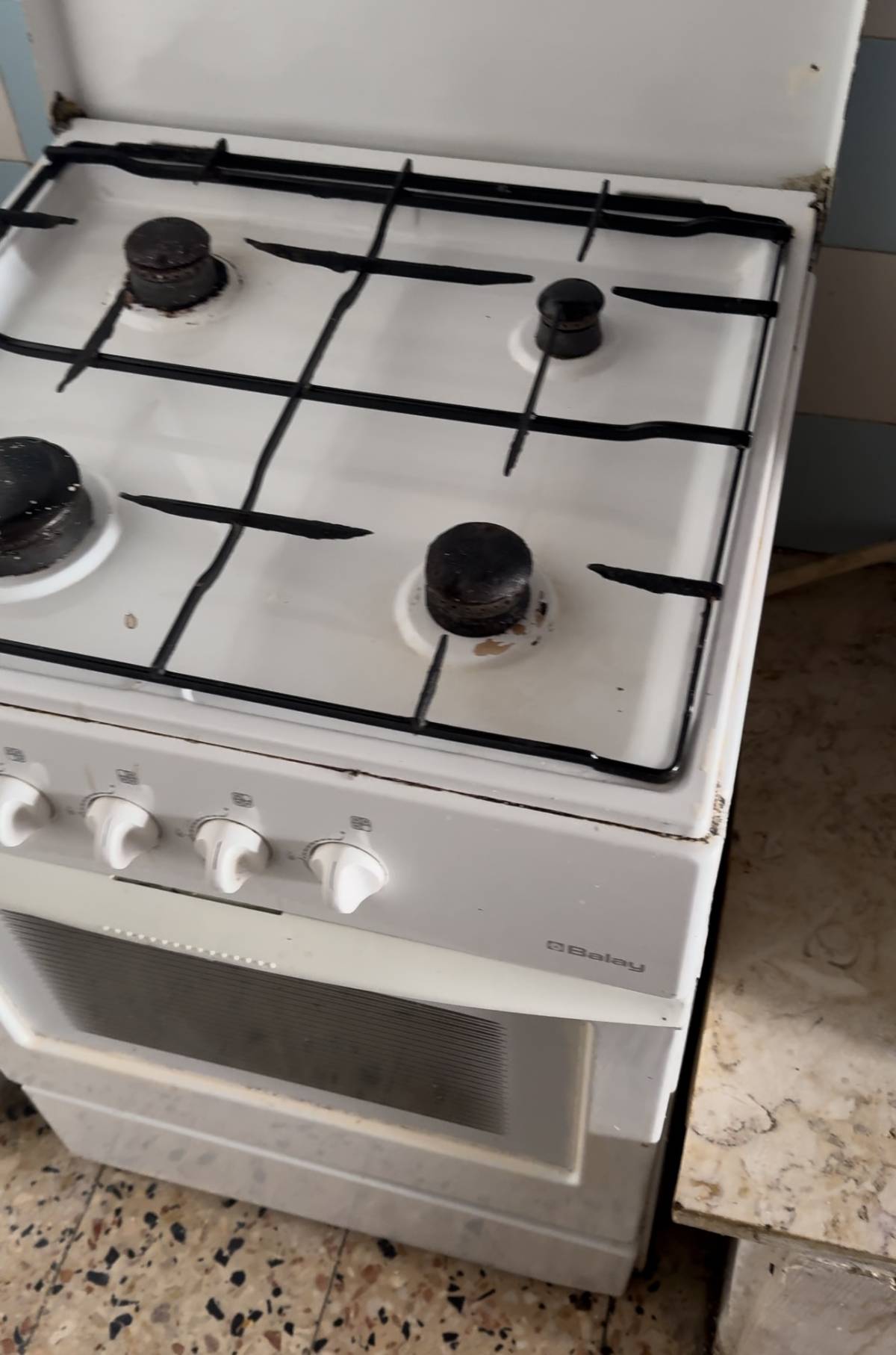 Ivanessa/ Thiago limpezas - Sintra - Organização de Armários