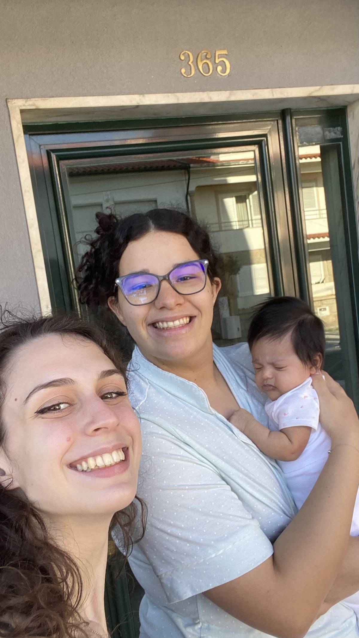 Mariana - Serviços de Limpeza, Babysitting, Petsitting e Explicações - Maia - Limpeza de Propriedade