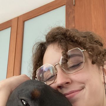 Mariana - Serviços de Limpeza, Babysitting, Petsitting e Explicações - Maia - Limpeza de Espaço Comercial