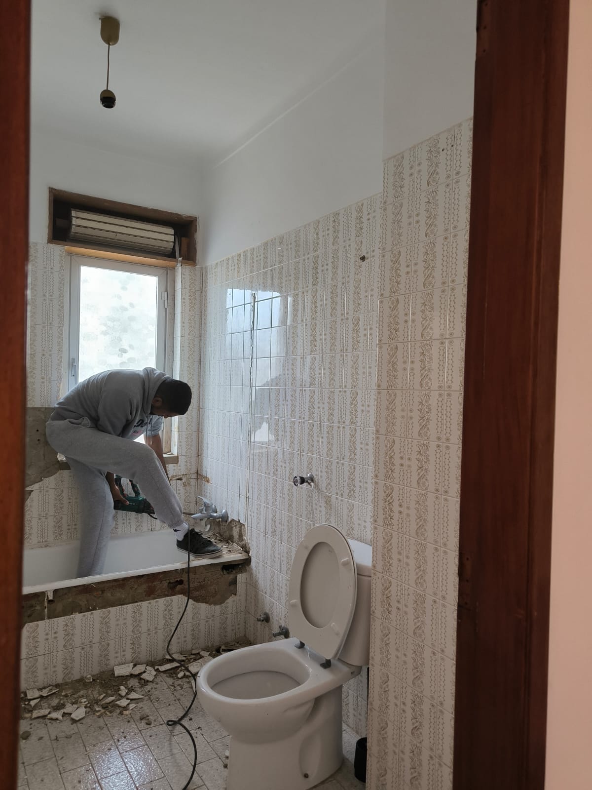 Obras Remodelações e montagens em geral - Sintra - Instalação de Azulejos