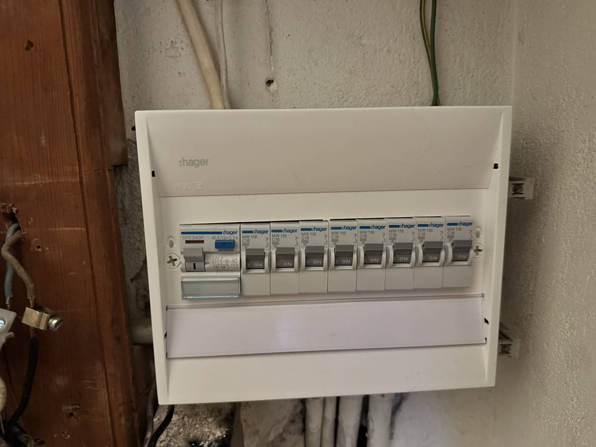 PowerLux - Matosinhos - Reparação de Interruptores e Tomadas