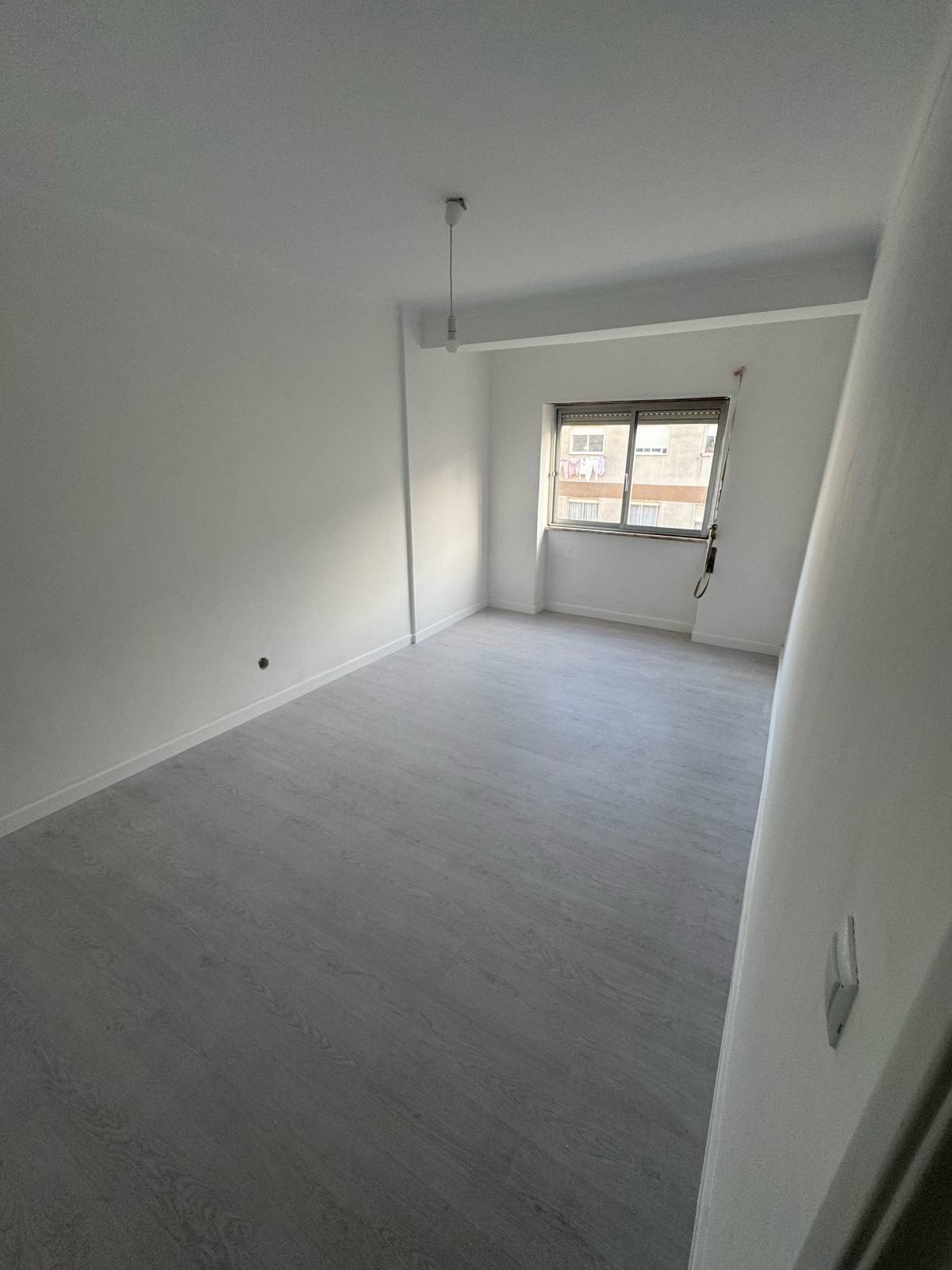 Edson Jesus - Setúbal - Vinyl or Linoleum Repair or Partial Replacement