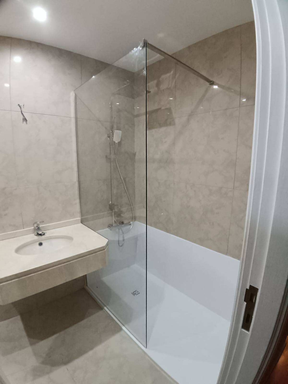 Decorservicos - Vila Nova de Gaia - Instalação, Reparação ou Remoção de Revestimento de Parede