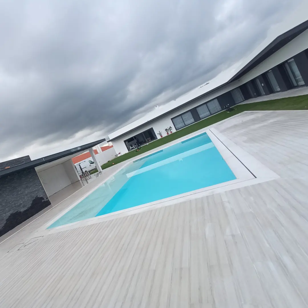Eduardo Pêgo Construção lda. - Caldas da Rainha - Innenwand einbauen
