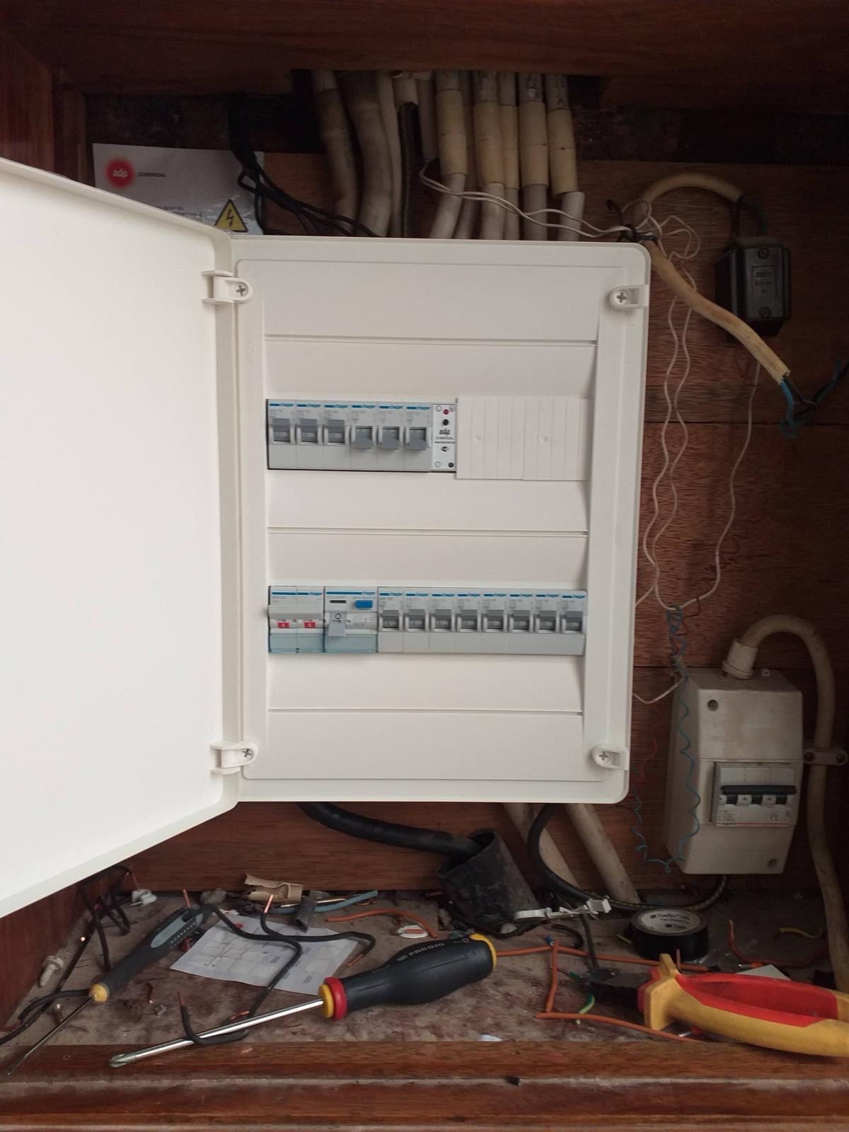 PowerLux - Matosinhos - Instalação ou Substituição de Exaustor de Cozinha