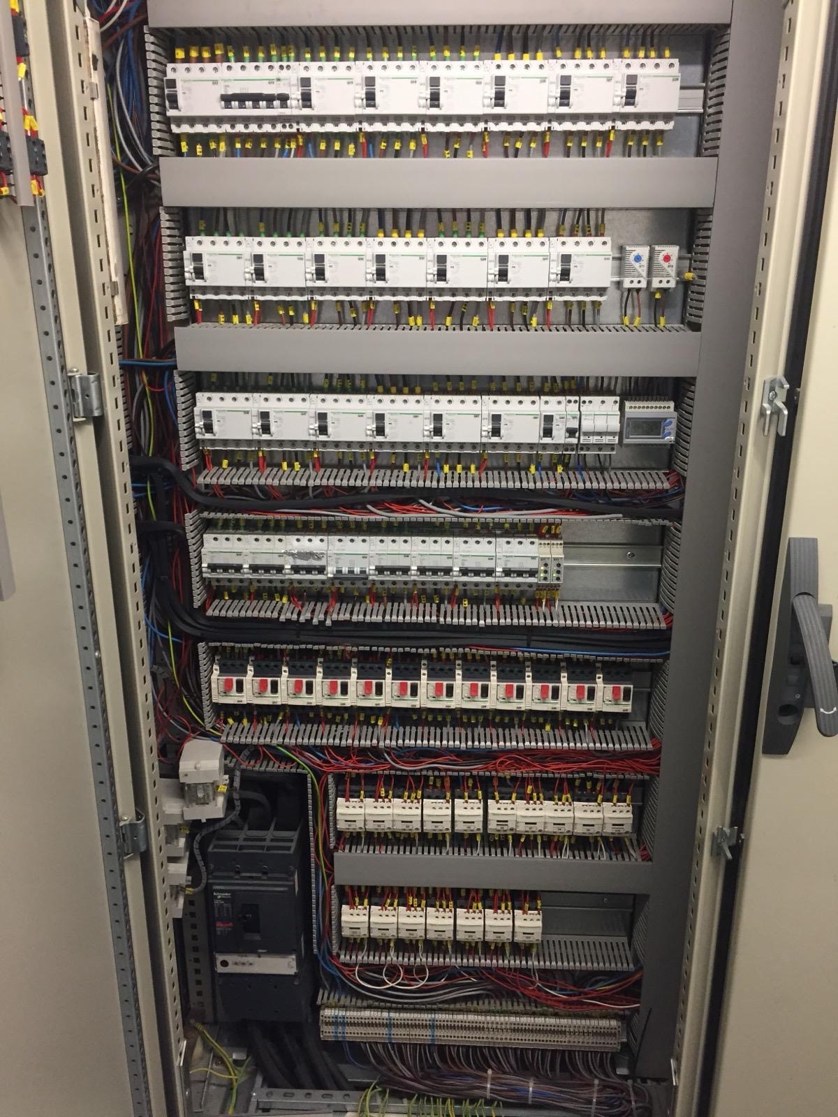 PowerLux - Matosinhos - Instalação de Disjuntor ou Caixa de Fusíveis