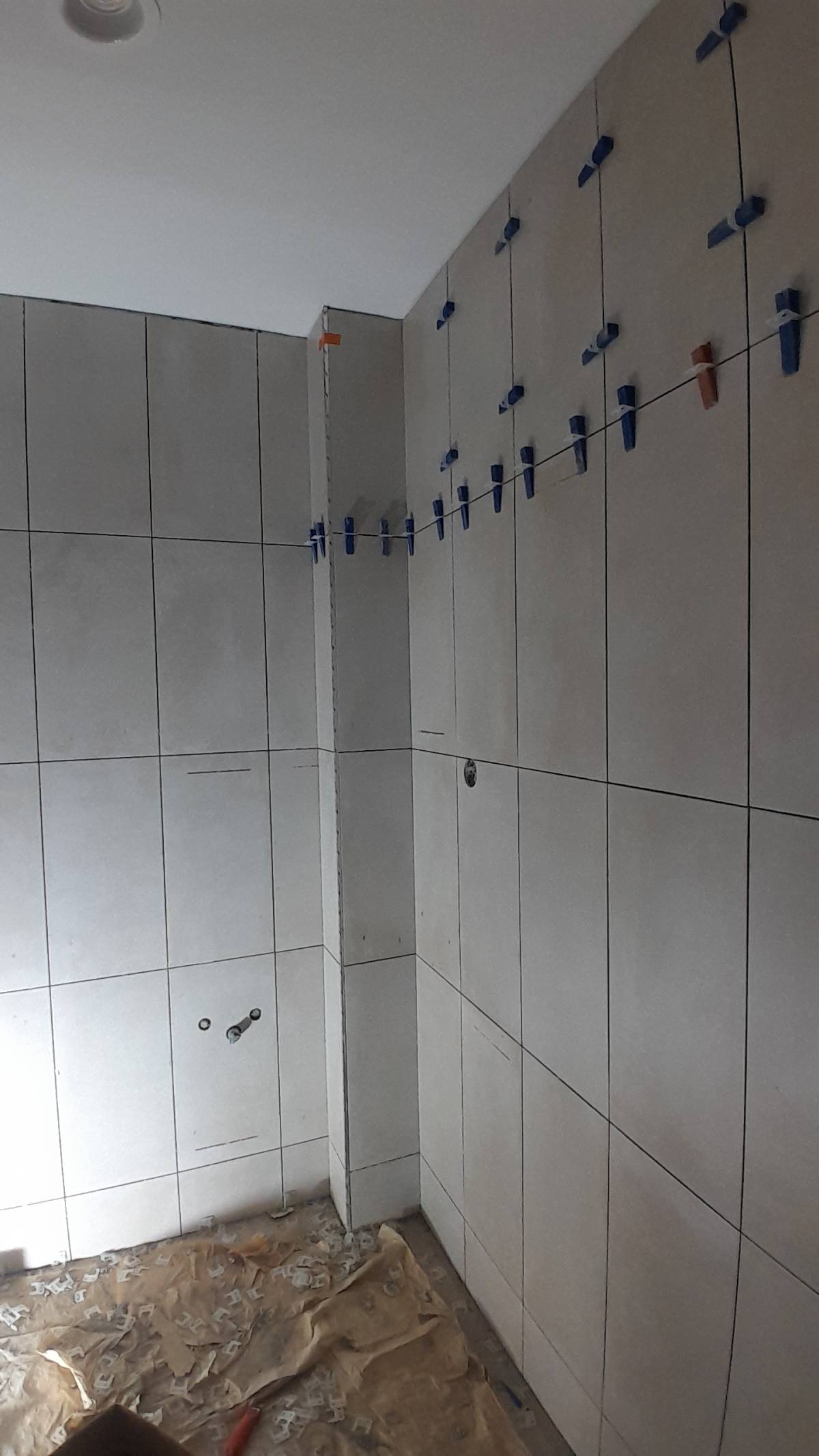 Destaque construção e remodelação - Portimão - Trockenbau und Aufhängen von Trockenbauwänden