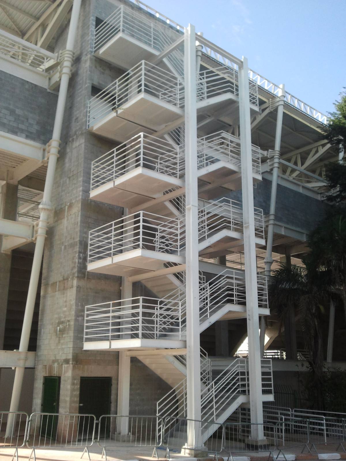 CONSTRUTÁLICA SERRALHARIA - Coimbra - Instalação de Portadas