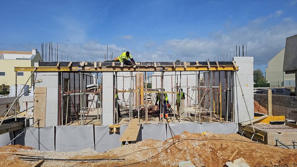 Alex remodelação - Tavira - Construção de Parede Interior