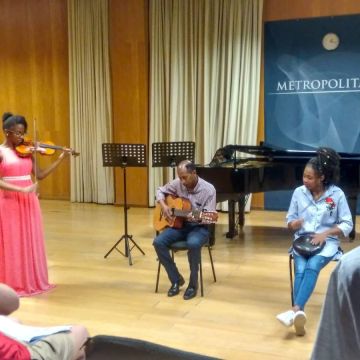 Edvania Moreno - Amadora - Entretenimento com Músico a Solo