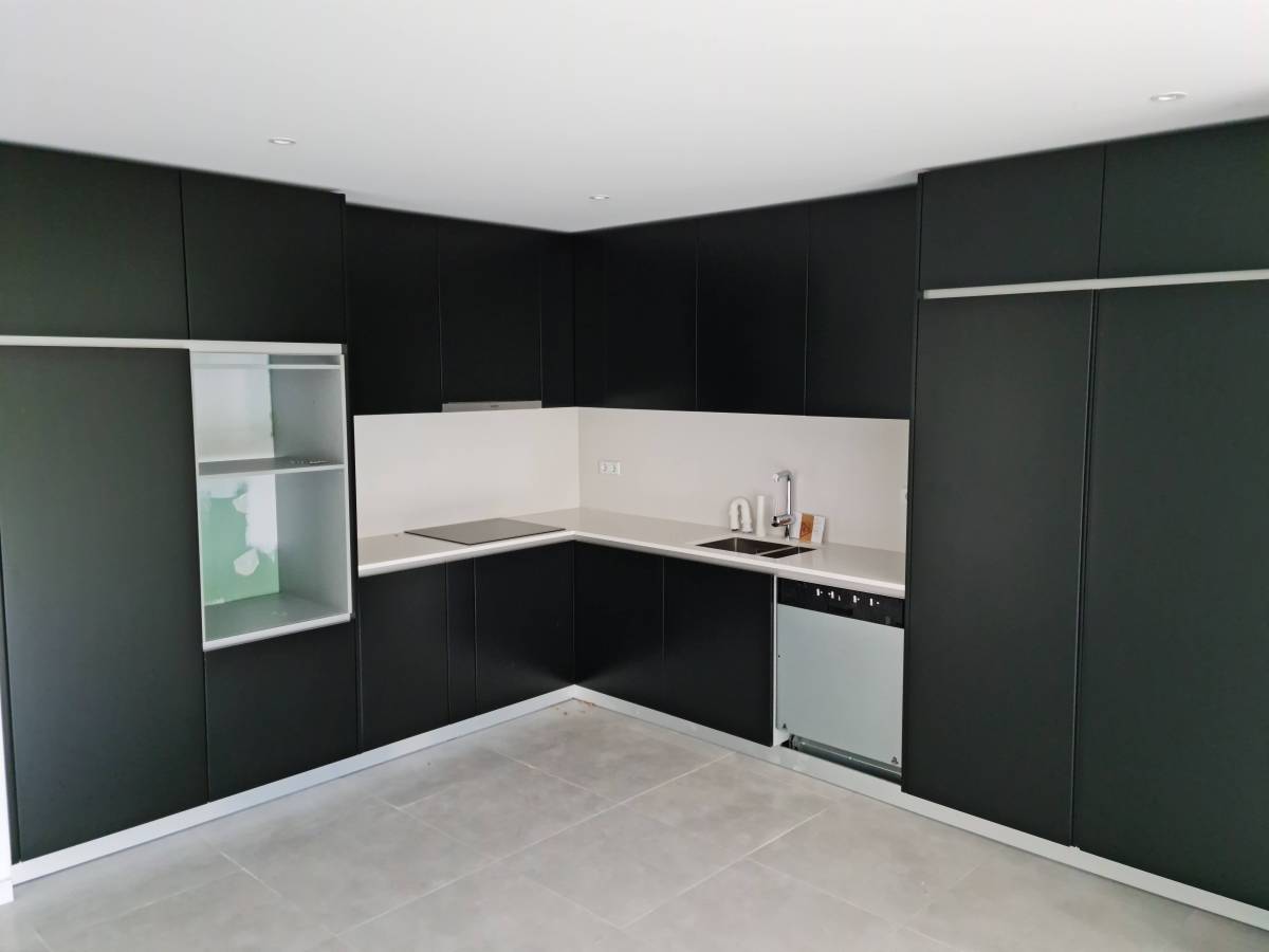 Sidnei Santos unipessoal LDA - Odivelas - Reparação de Porta de Madeira