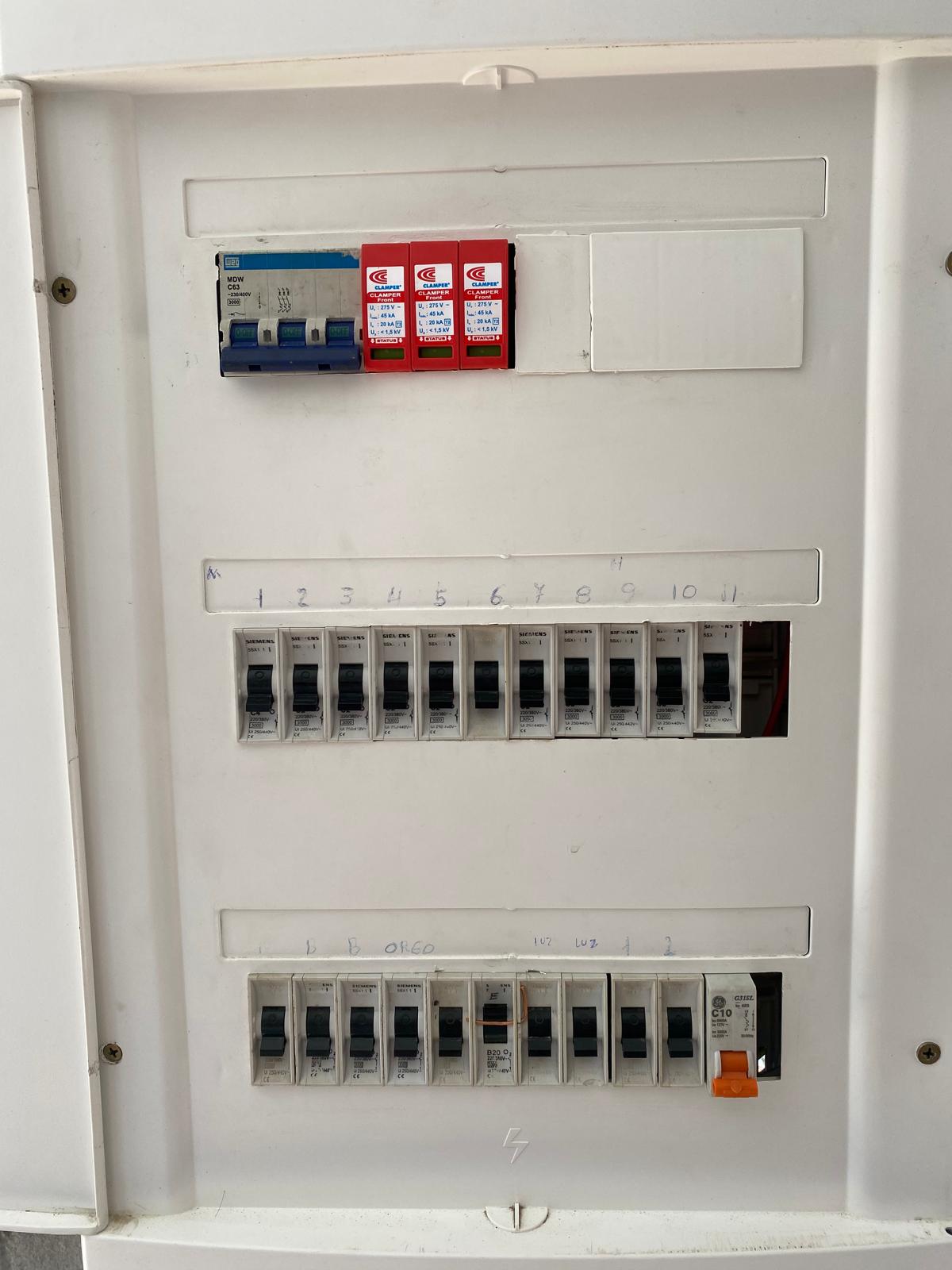 Técnico Cleber Santos | Eletricidade e Reparações - Viseu - Instalação de Lâmpada