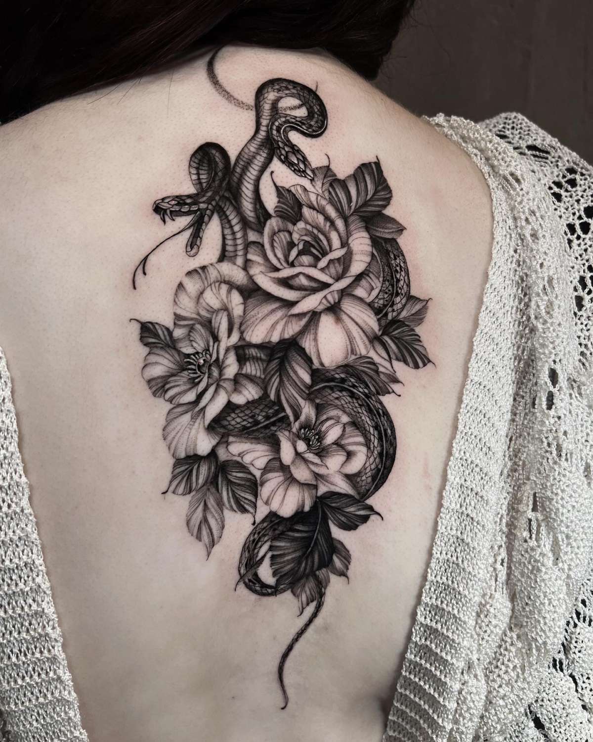 Shaded Red Tattoo - São João da Madeira - Tiendas de piercings
