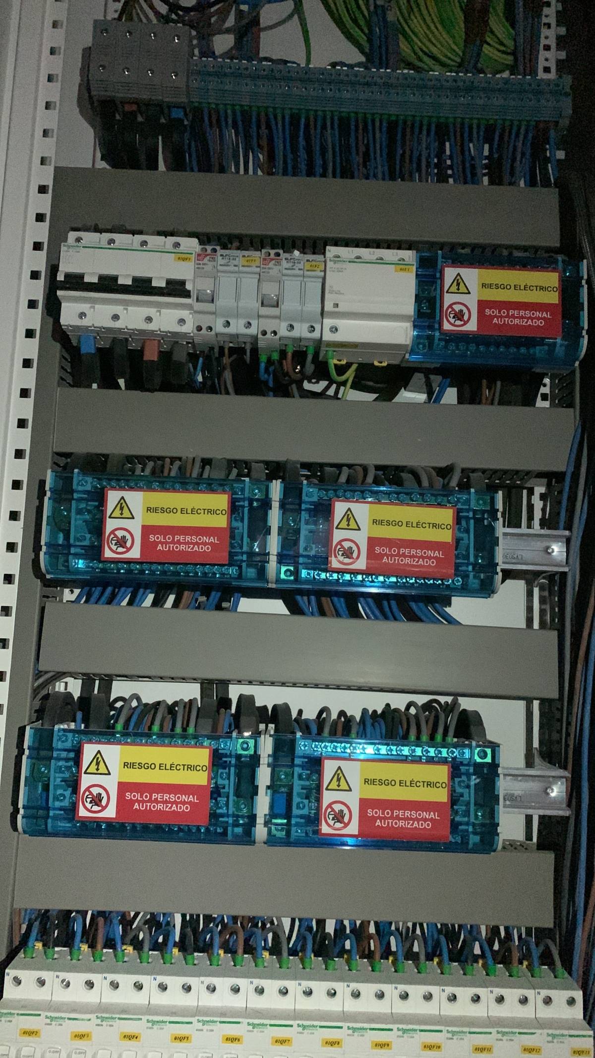 Faz Tudo Home Service - Ílhavo - Switch and Outlet Repair