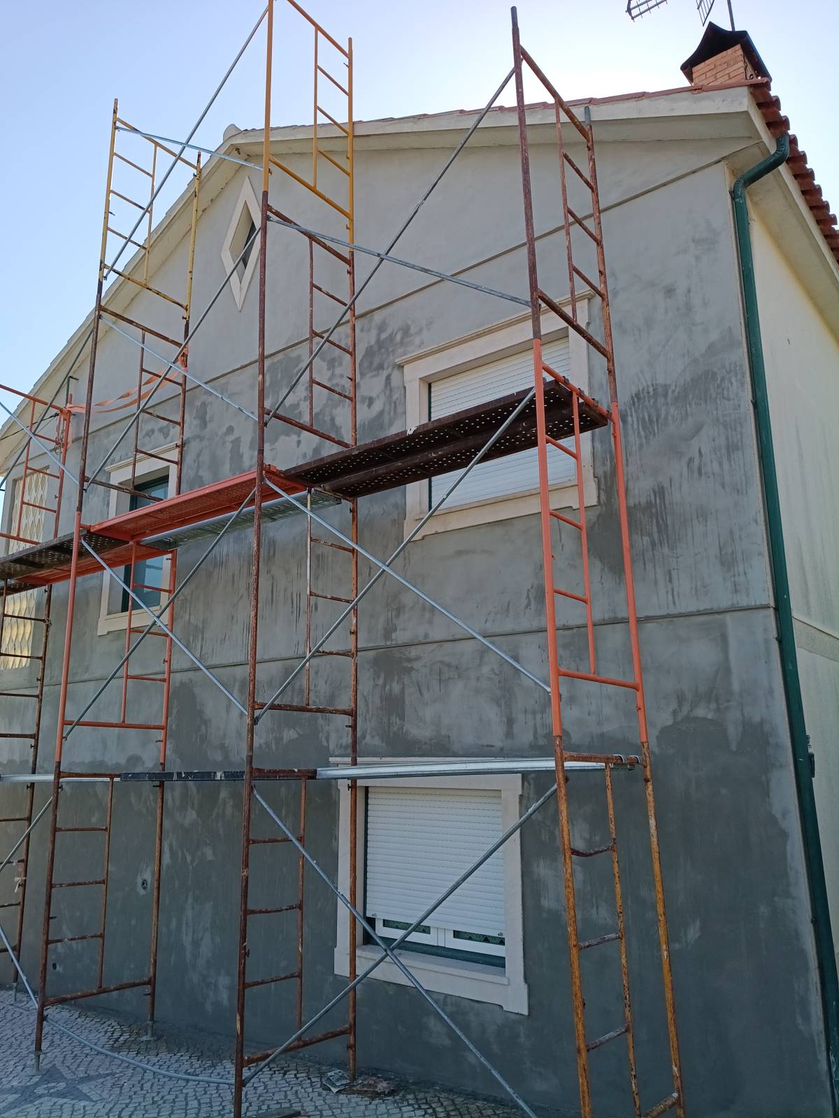 Gomes - Almada - Instalação de Pavimento em Pedra ou Ladrilho