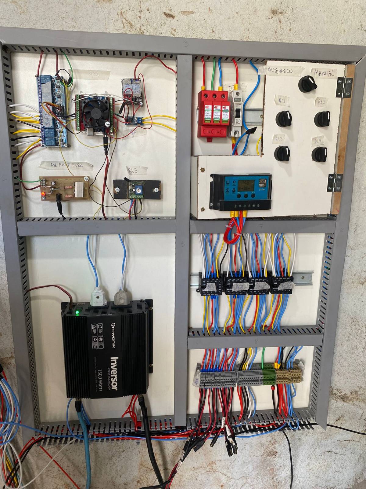 Técnico Cleber Santos | Eletricidade e Reparações - Viseu - Reparação de Papel de Parede