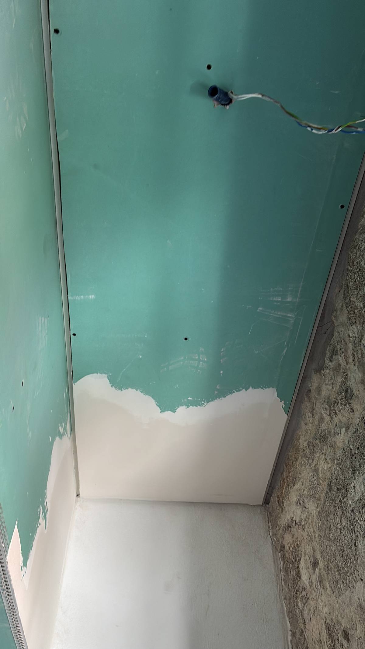 Porto Belo Remodelações - Vila Nova de Famalicão - Trockenbau reparieren und Oberflächenstruktur geben