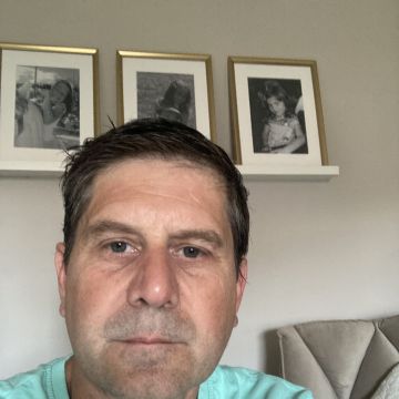 Frederico Costa - Paredes - Rohrleitungen im Außenbereich reparieren oder warten