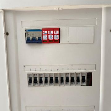 Técnico Cleber Santos | Eletricidade e Reparações - Viseu - Instalação de Lâmpada