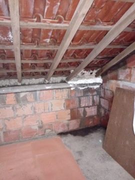 Roof Installation Professional