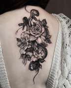 Shaded Red Tattoo - São João da Madeira - Tiendas de piercings