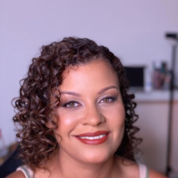 Janainy Galvão - Almada - Limpeza de Espaço Comercial