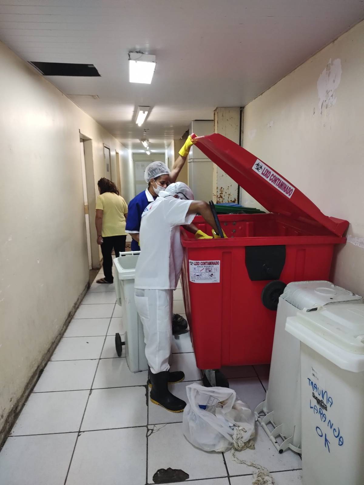 Auxiliar de serviços gerais e hospitalar - Santa Maria da Feira - Limpeza de Propriedade
