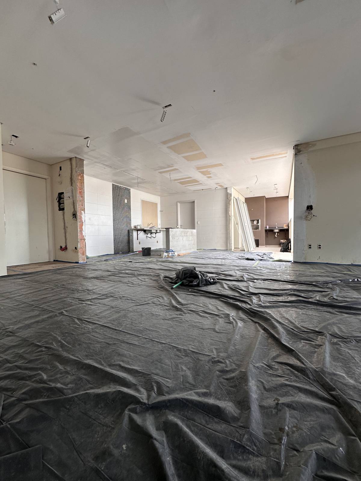 AMR PINTURAS - Matosinhos - Trockenbau reparieren und Oberflächenstruktur geben