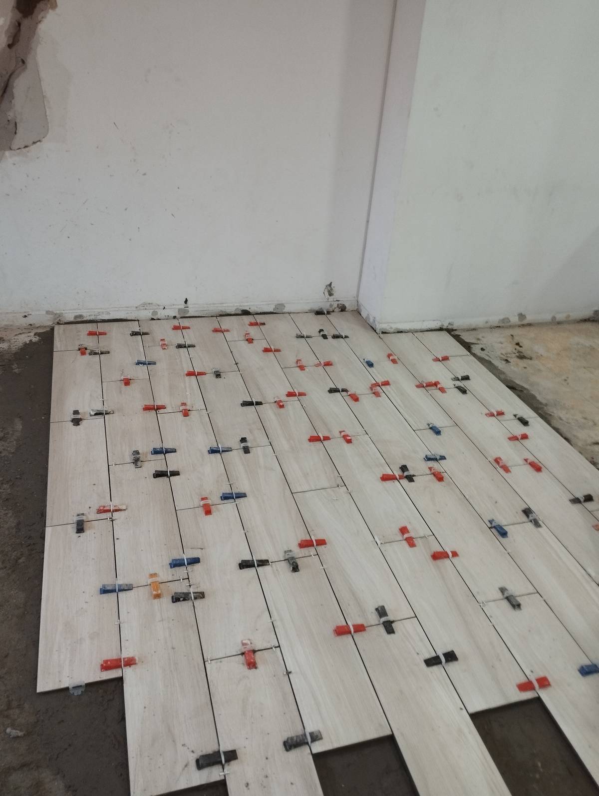 Idson. DH remodelações e pinturas - Barreiro - Instalación, reparación o eliminación de revestimientos