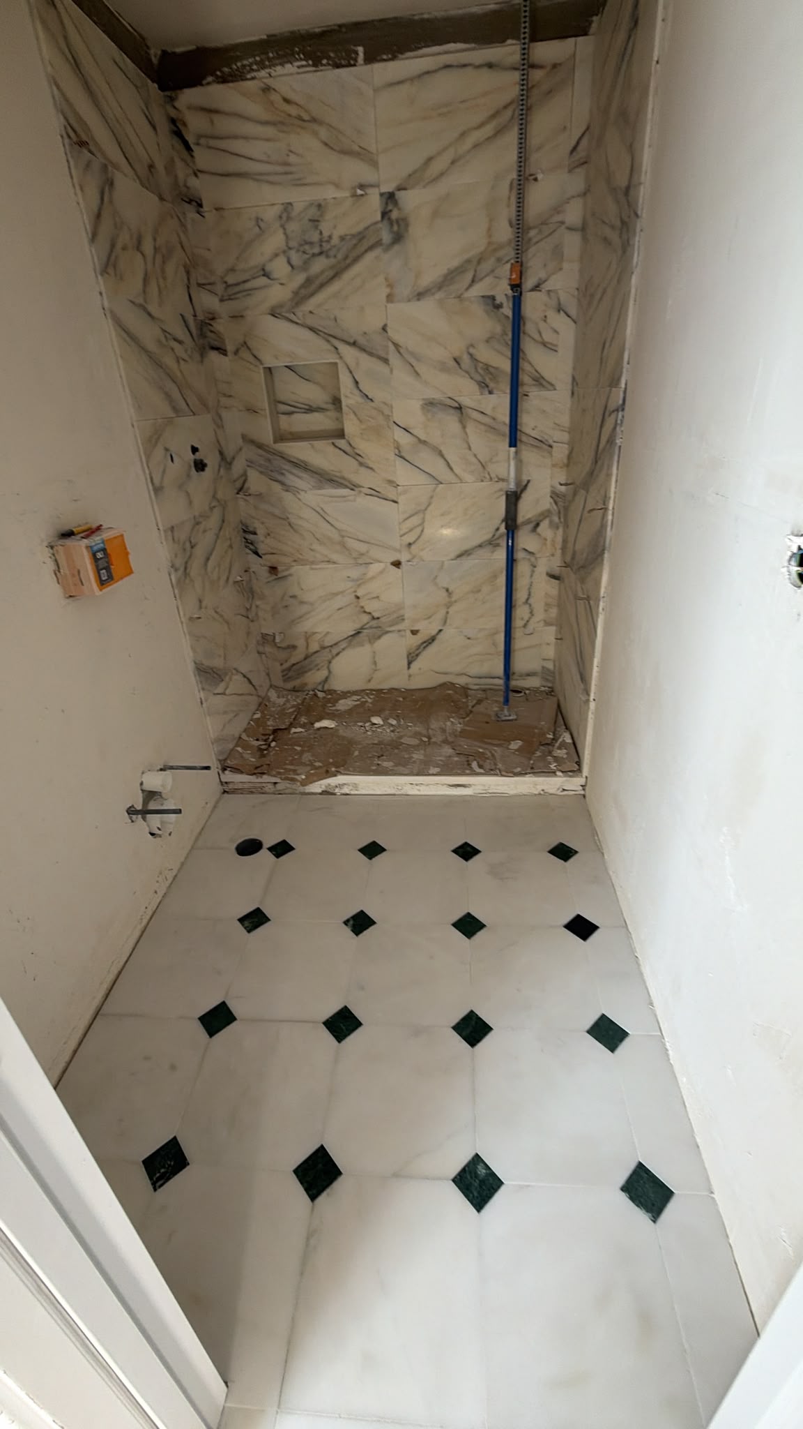 Construtora zaran - Amadora - Reparación de suelos de vinilo o linóleo o reemplazo parcial