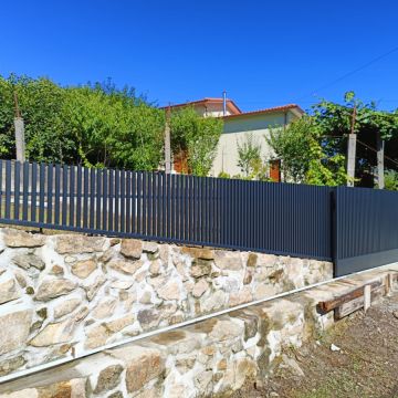 Serralharia irmaos marques - Guimarães - Katzenklappe einbauen