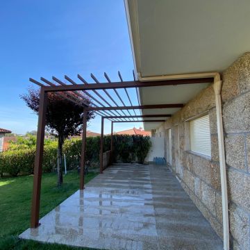 Serralharia irmaos marques - Guimarães - Einbau oder Austausch der Garagentür
