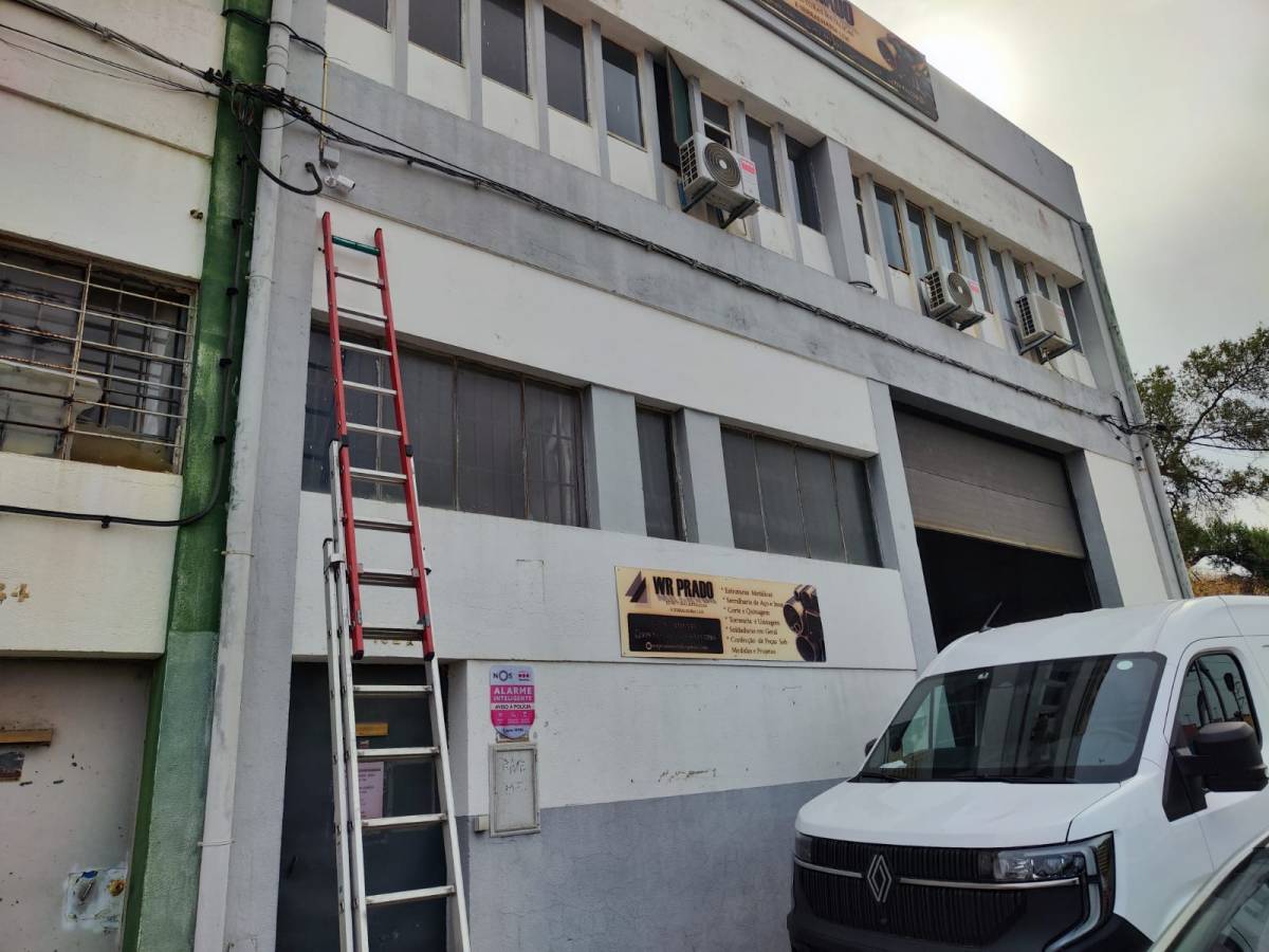 PAULO SILVA TELECOMUNICAÇÕES E SEGURANÇA ELETRONICA - Almada - Lampeninstallation