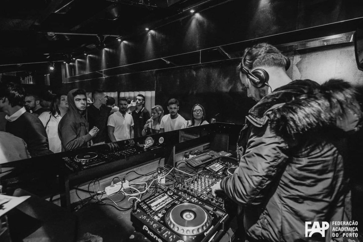 DJ Temptation - Gondomar - Lighting Equipment Rental for Events