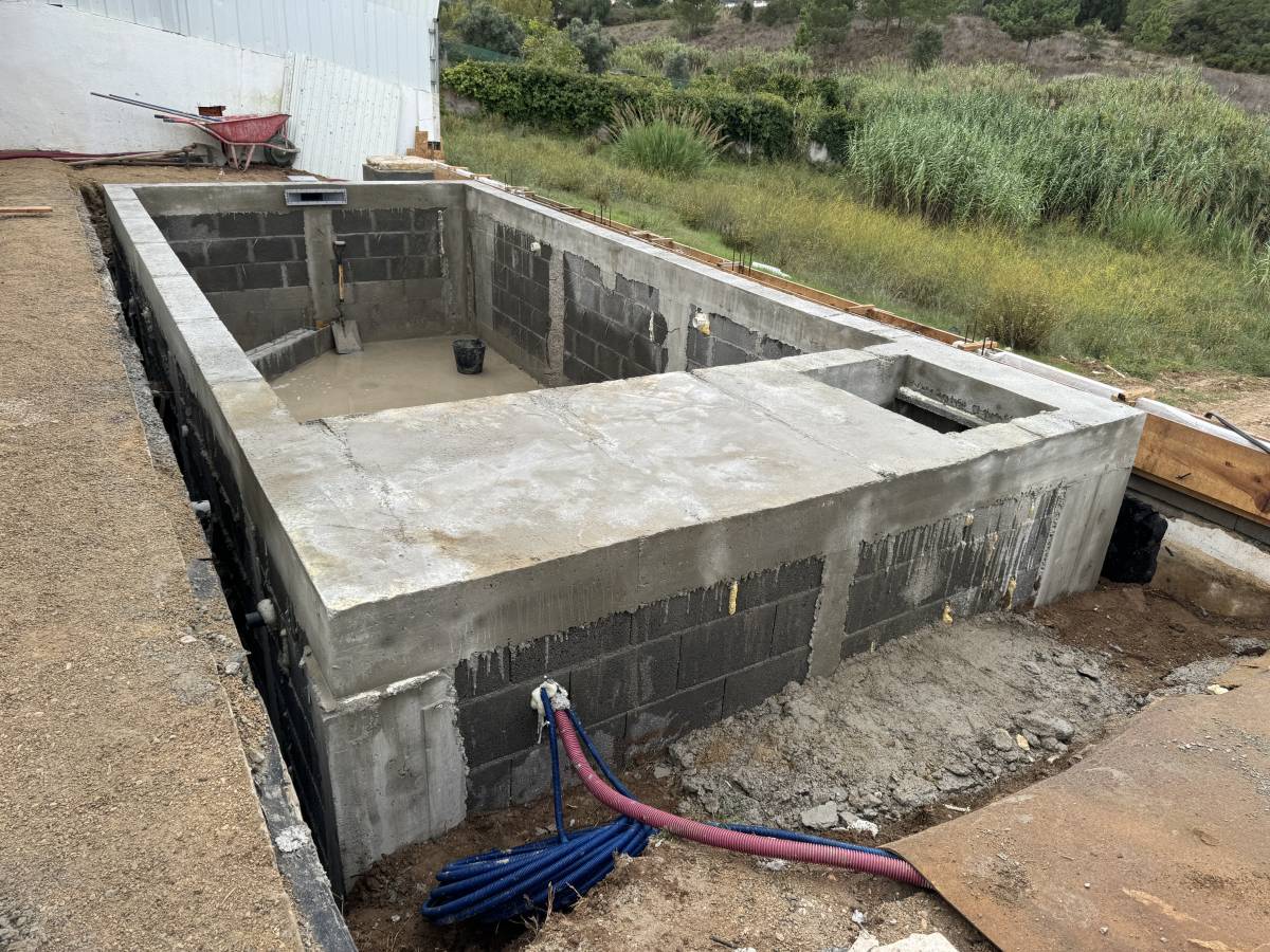 houseremodel - Óbidos - Construção de Muro