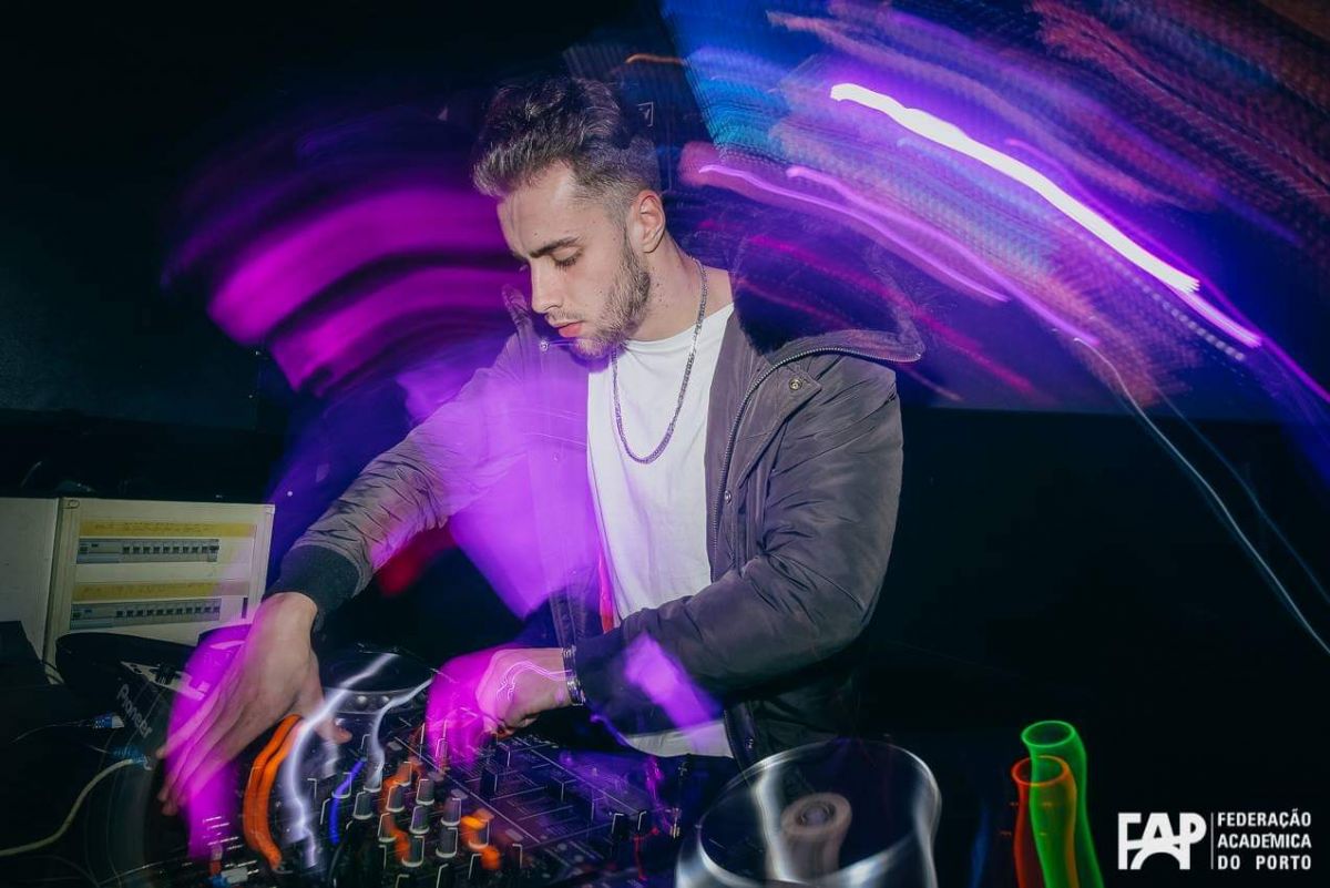 DJ Temptation - Gondomar - Lighting Equipment Rental for Events