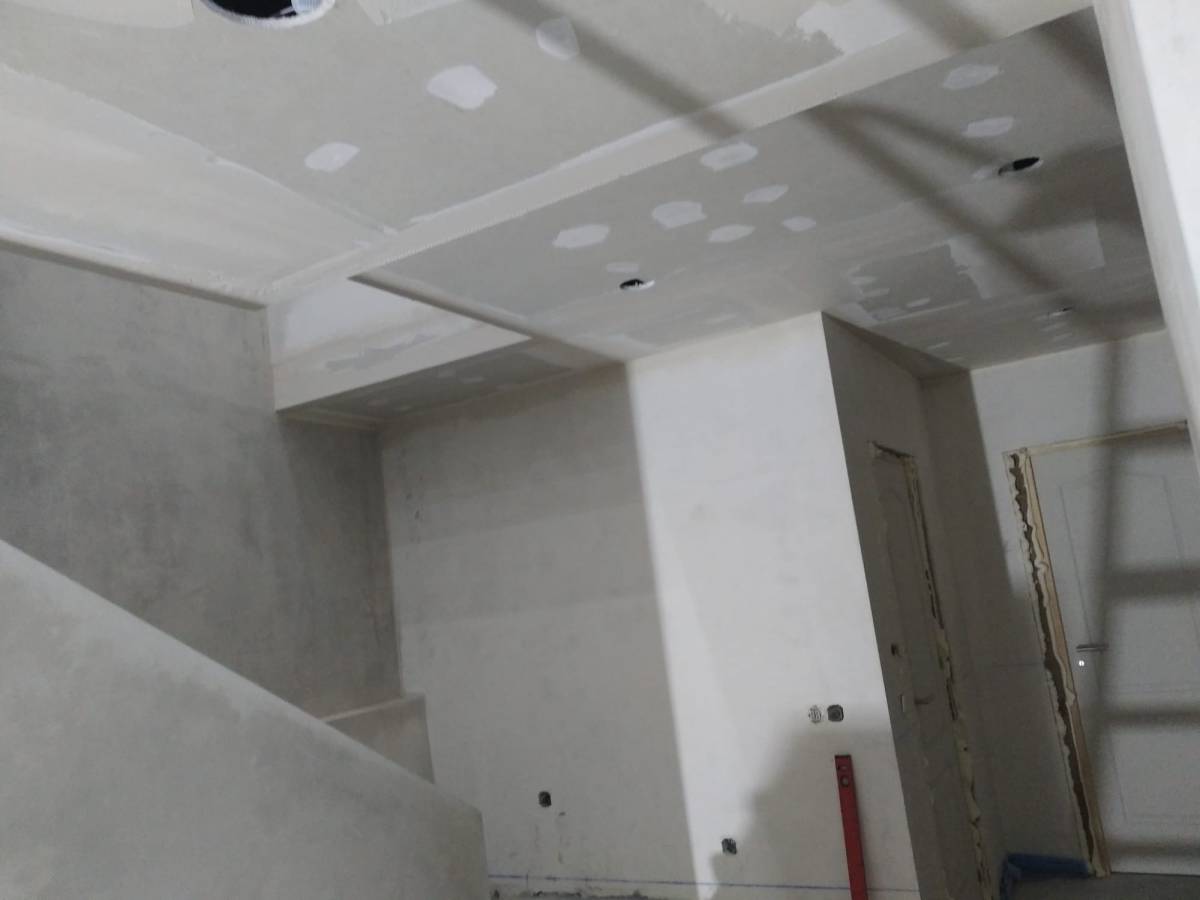 Construção e remodelação de interiores e impermeabilização cortiça projetada exteriores - Viseu - Instalação de Cerca
