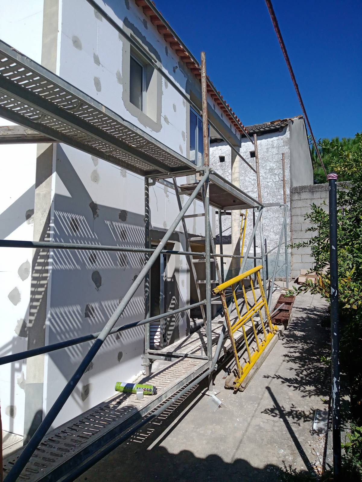 DTM - Diogo Tavares Martins, Unip. Lda - Estarreja - Colocação de Rodapés