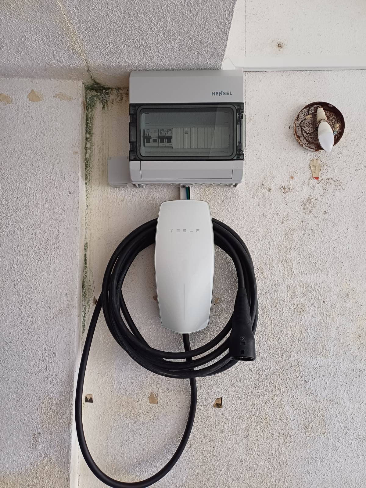 Douglas Eletricista - Cascais - Switch and Outlet Installation